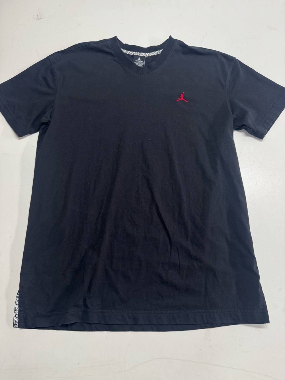 Nike Air Jordan Jumpman Black V-Neck Elephant Print Shirt Men’s Size 2XL